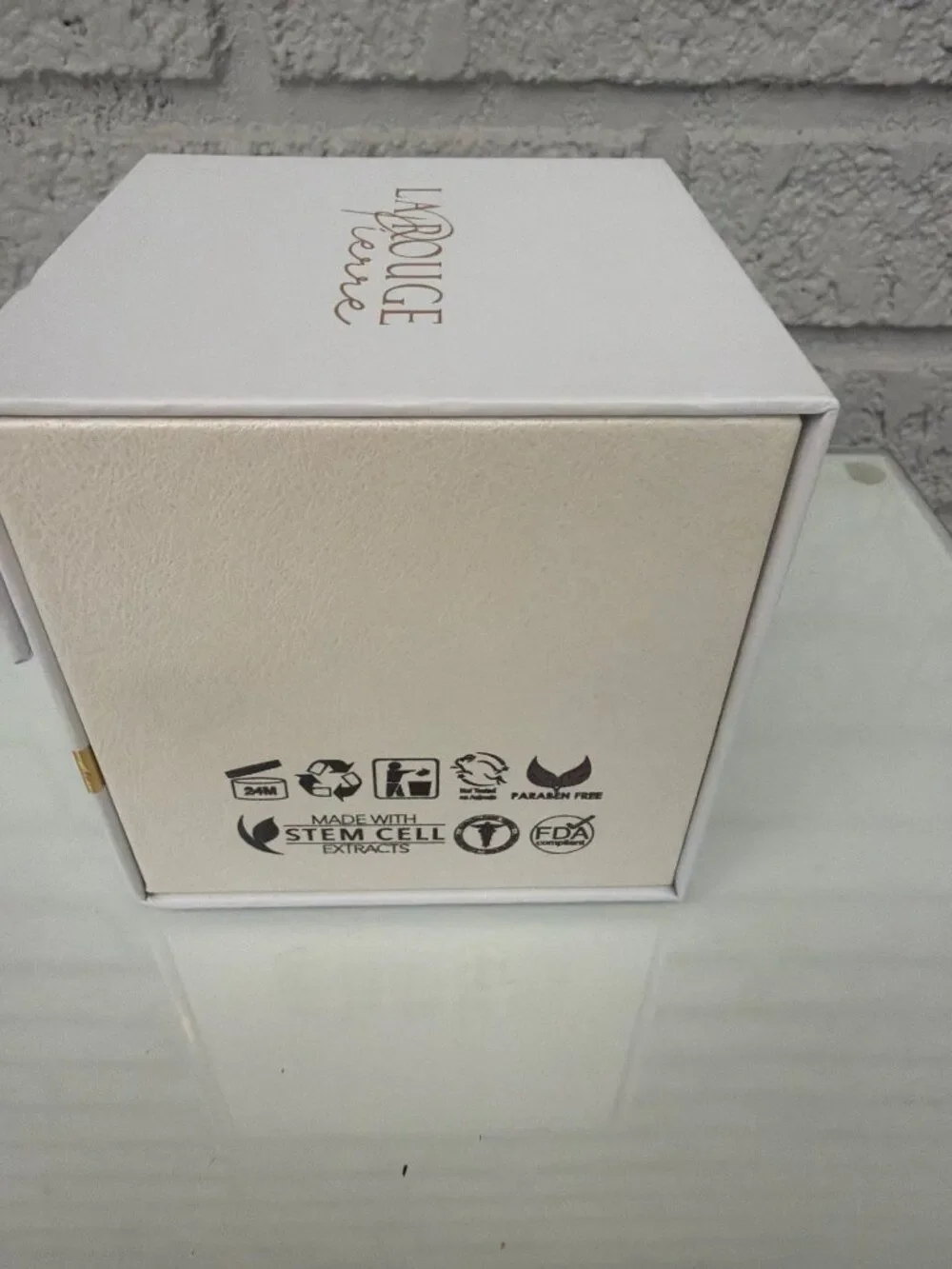 La Rouge Pierre Crystal Illuminating Eye Serum & Essence of Pearl Day Cream Set